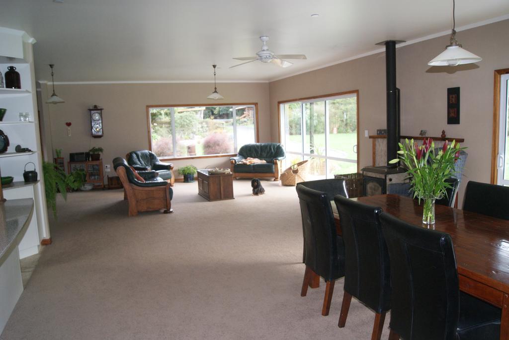 ケンブリッジ Gully Retreat Karapiro Bed & Breakfast エクステリア 写真